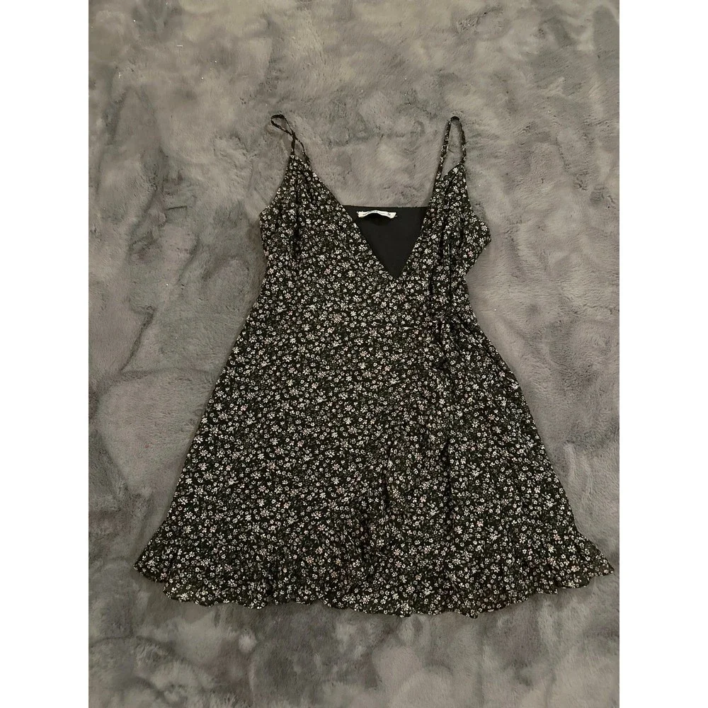 Hollister Floral Dress - Picture 3 of 7